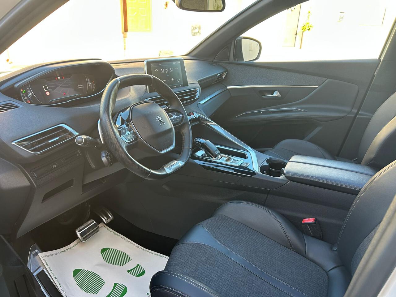 Peugeot 3008 1.5 BlueHDi EAT8 GT-LINE TETTO-2018