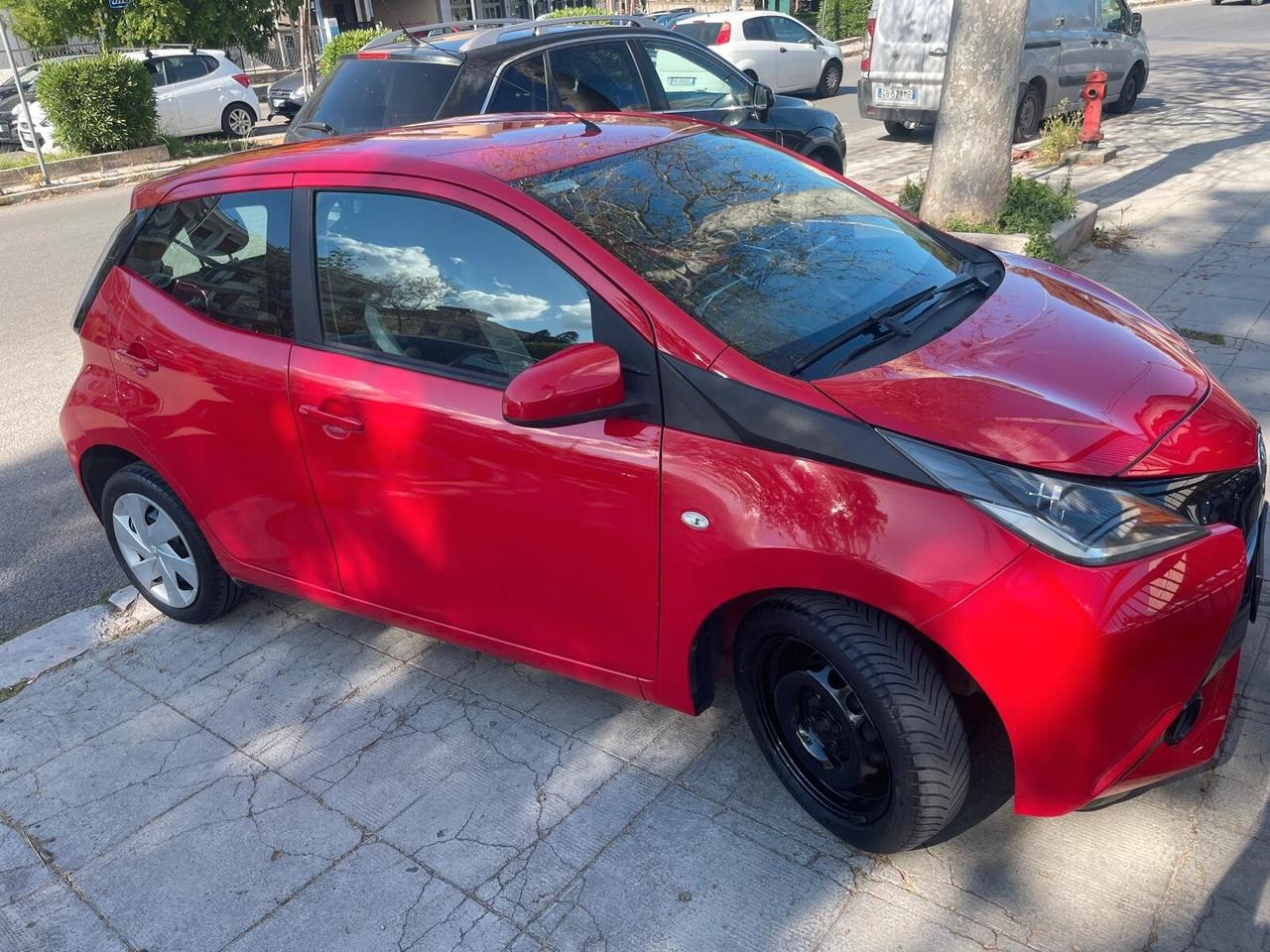 Toyota Aygo 1.0 VVT-i 69 CV 5 porte x-play