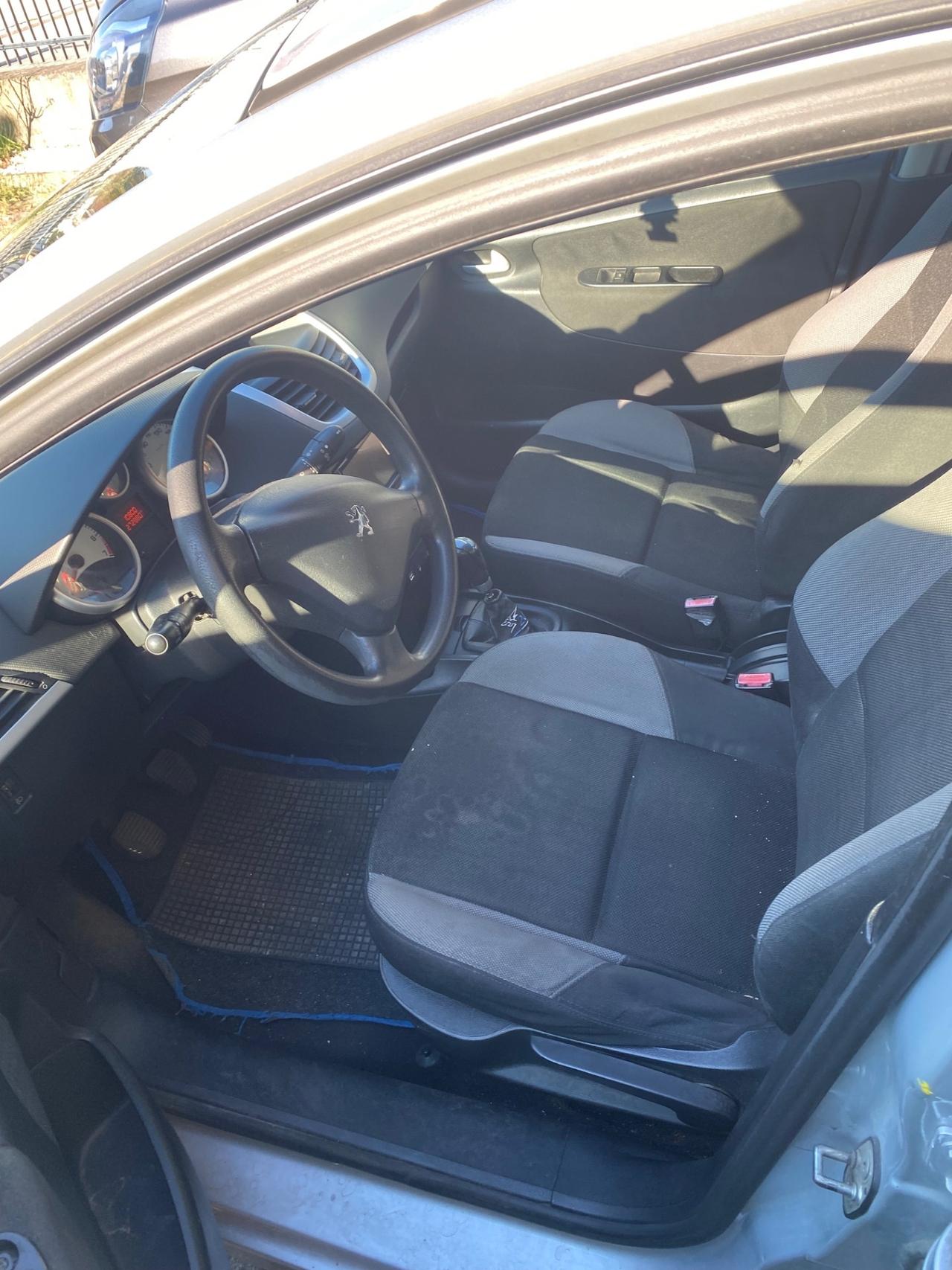 Peugeot 207 1.4 8V 75CV 5p. X Line