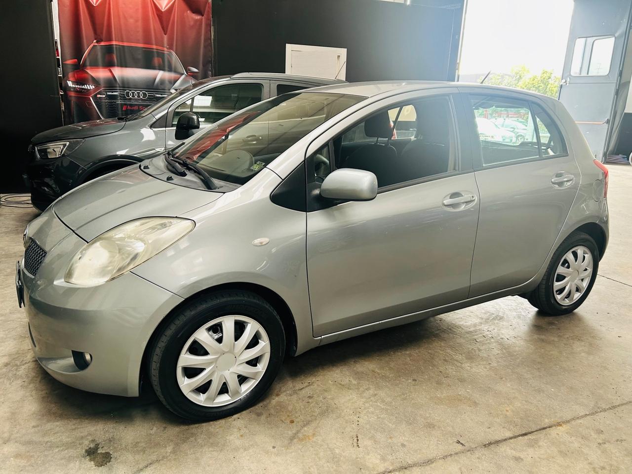 Toyota Yaris 1300 cc 85cv neopatentati