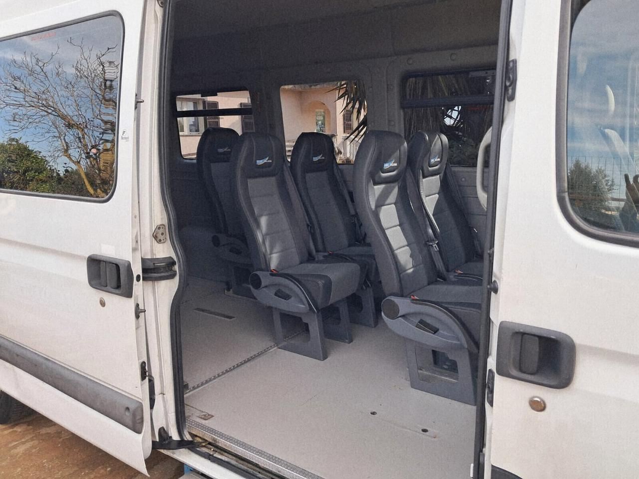 Renault Master 9 posti 4 carrozzine trasporto disabili pedana elettroidraulica