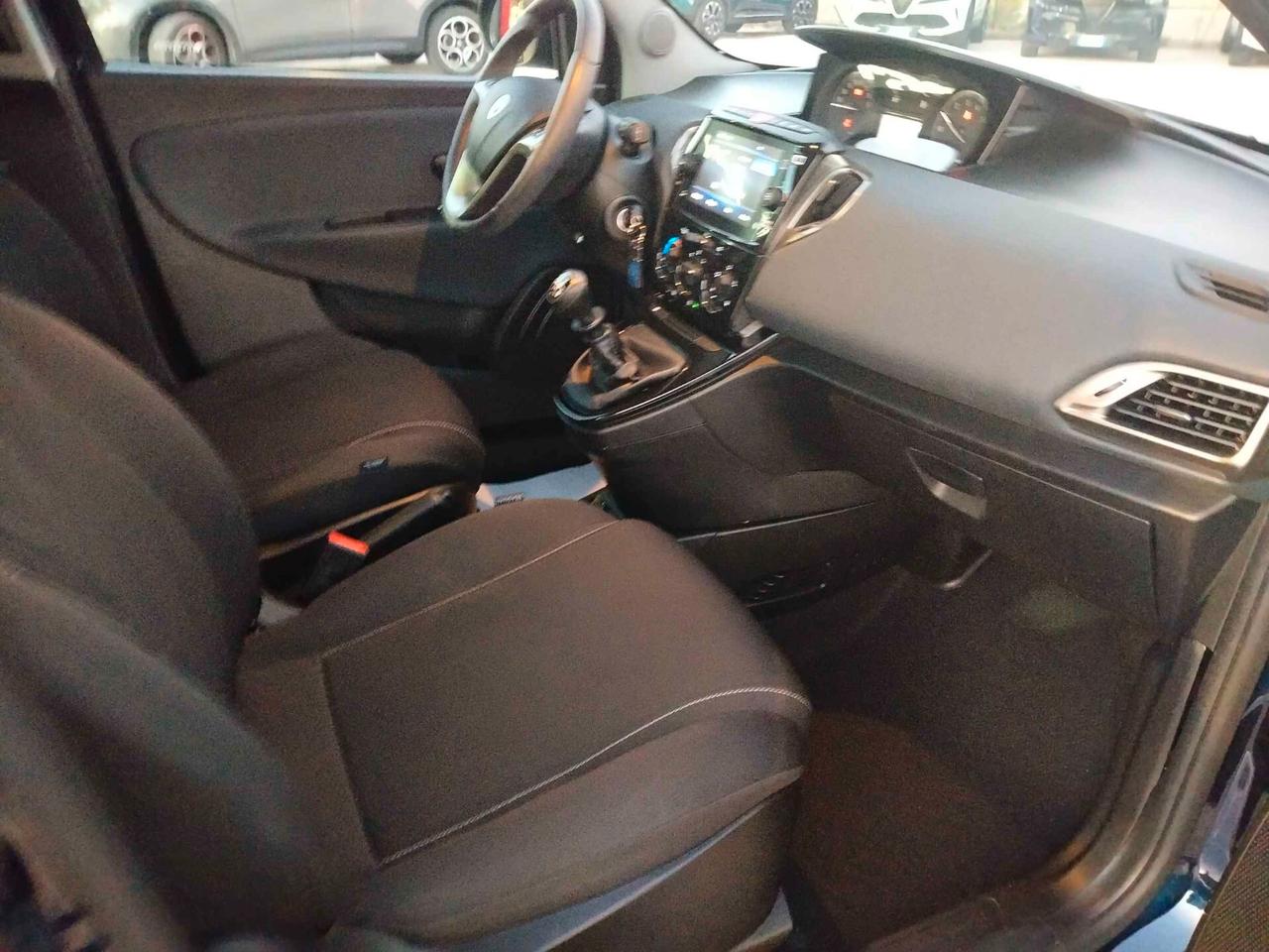 Lancia Ypsilon 1.0 FireFly 5 porte S&S Hybrid Ecochic Gold
