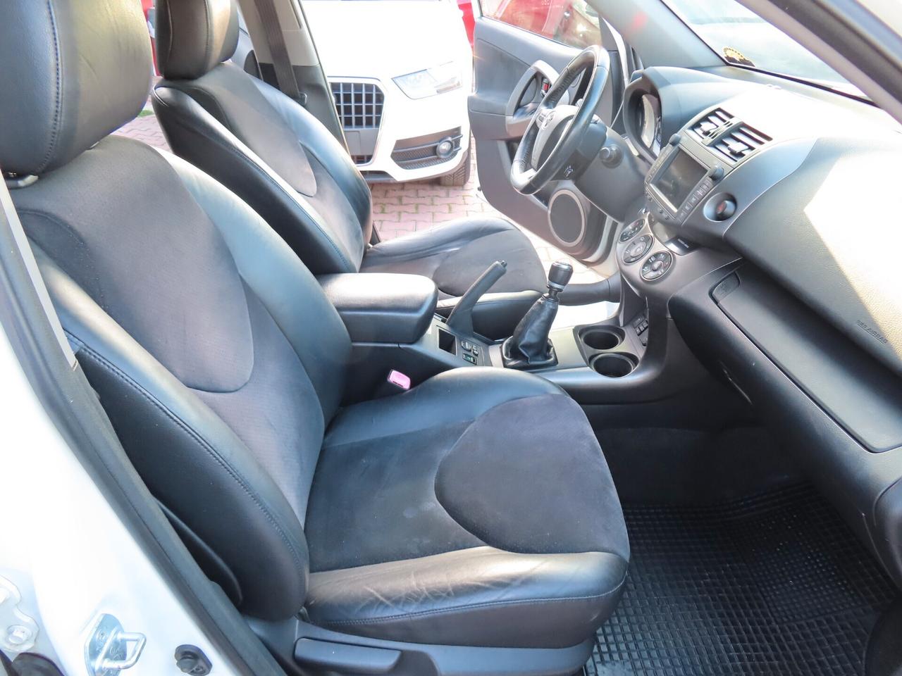 Toyota RAV 4 2.2 D-4D 4x4 DA VETRINA LUXURY