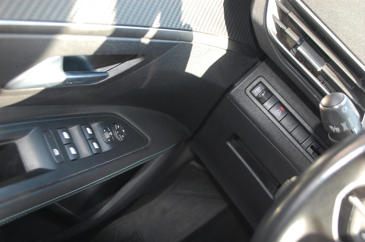 Peugeot 3008 1.5 bluehdi 131CV Allure EAT8 Uff Italy App Led