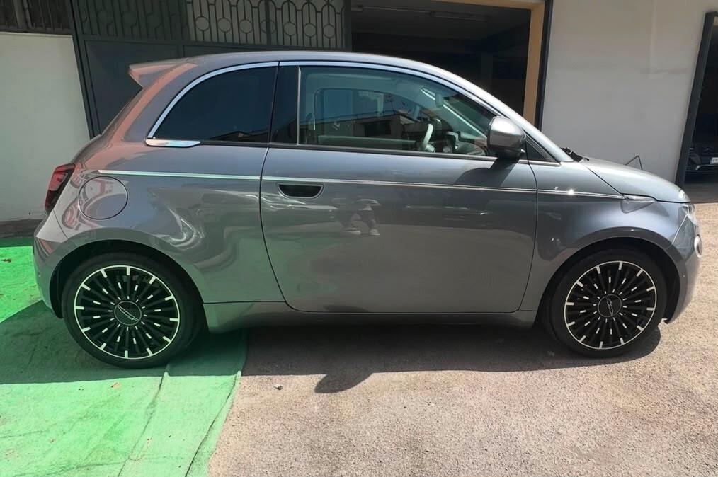 Fiat 500 500e Berlina 42 kWh La Prima