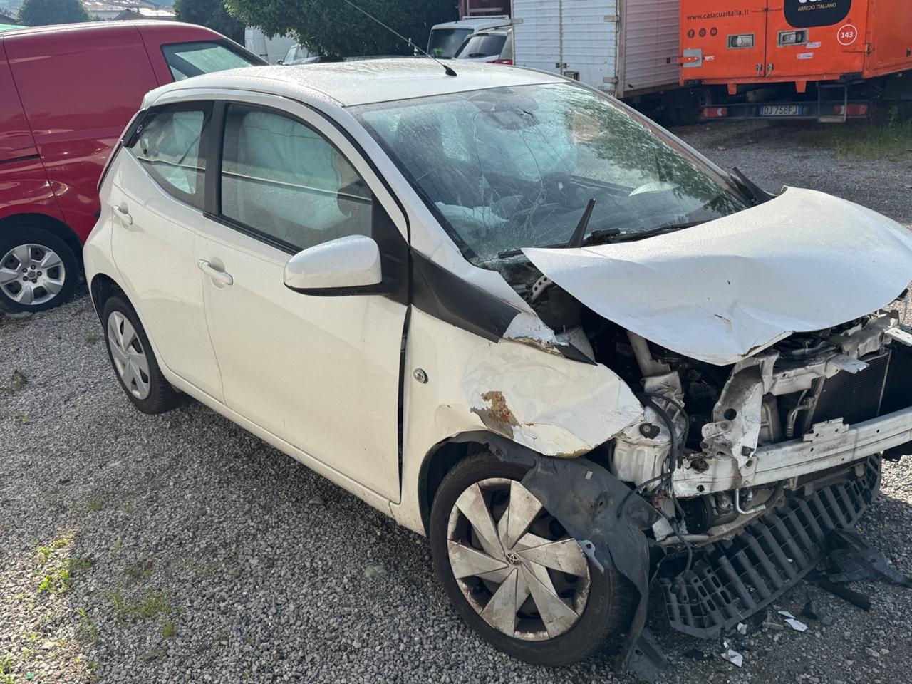 Toyota Aygo 1.0 VVT-i 69 CV 5 porte x-play