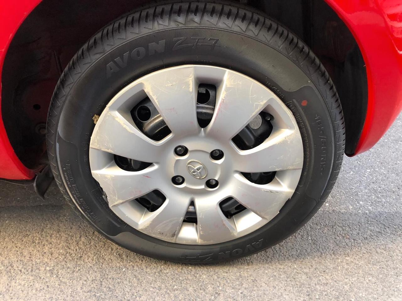 Toyota Yaris 1.0 5 porte