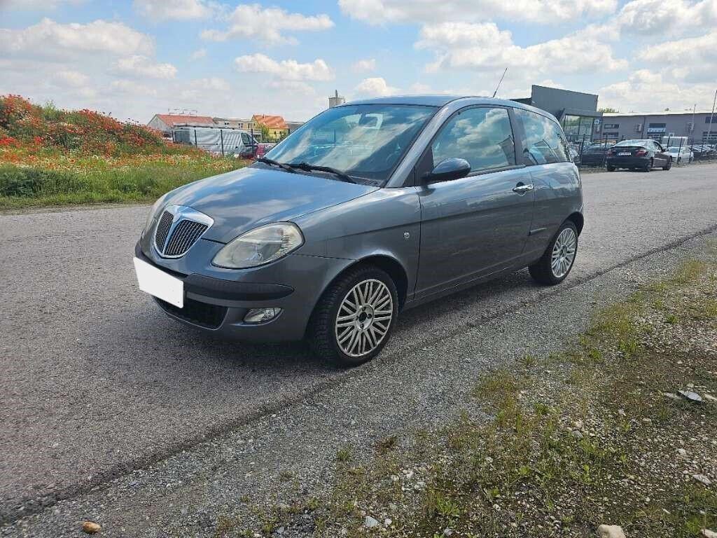 Lancia Y