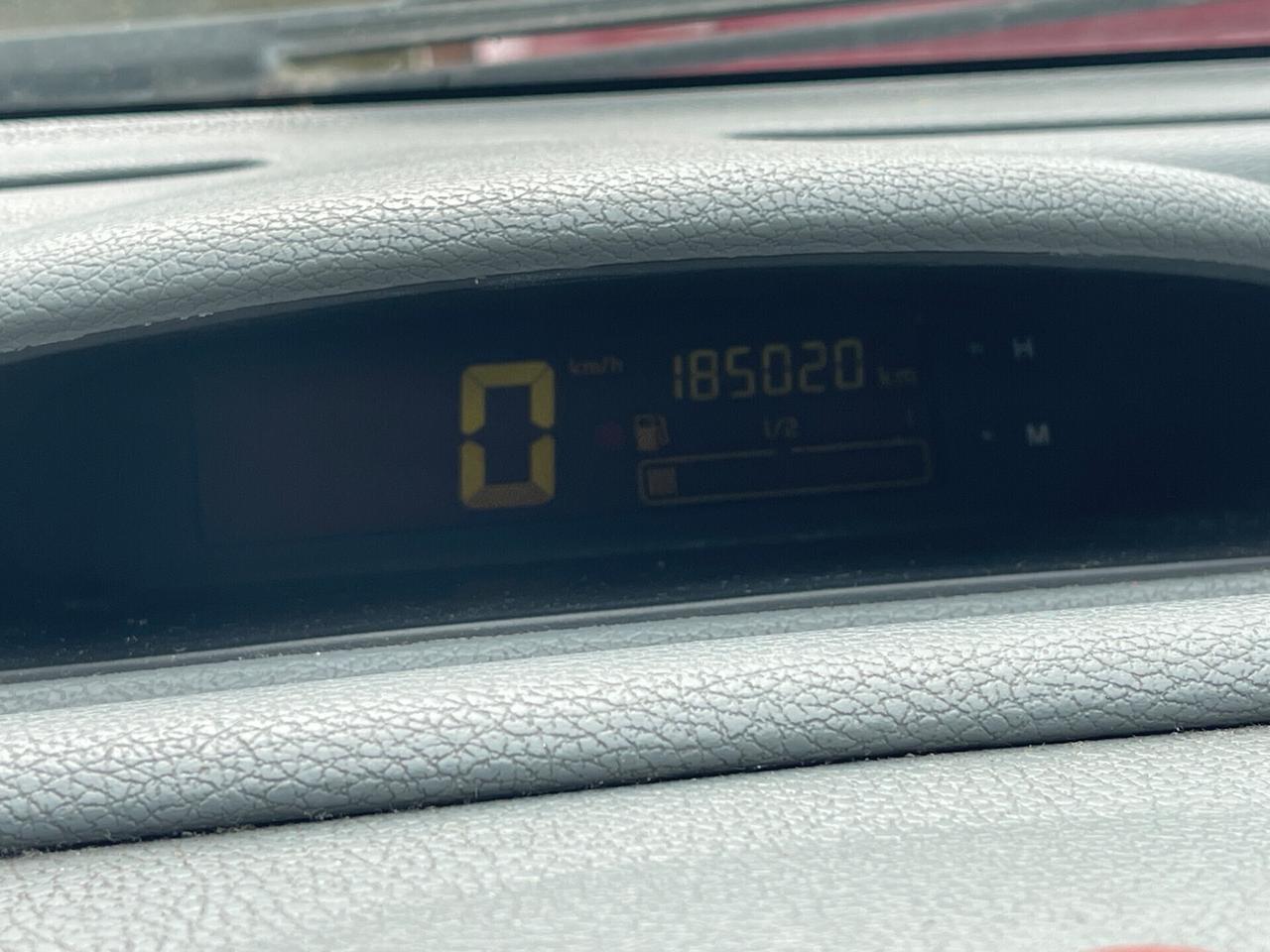 Renault Twingo 1.2i benzina neopatentati