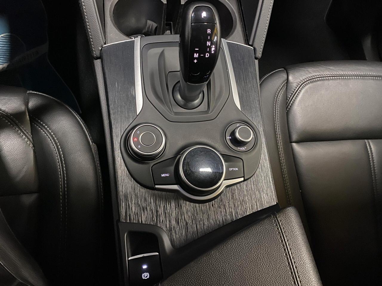 Alfa Romeo Stelvio 2.2 Turbodiesel 160 CV AT8 RWD Sport-Tech