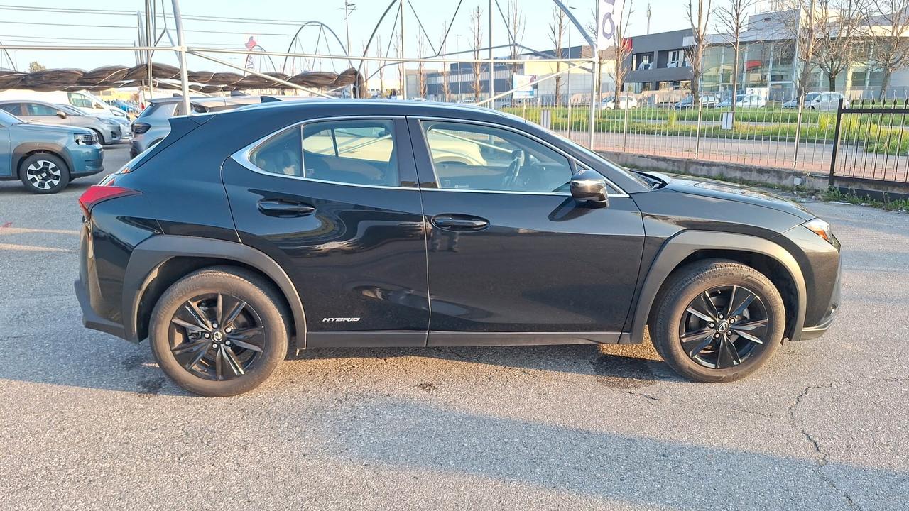 Lexus UX 250h Hybrid Business SOLI KM 43000 !!!!