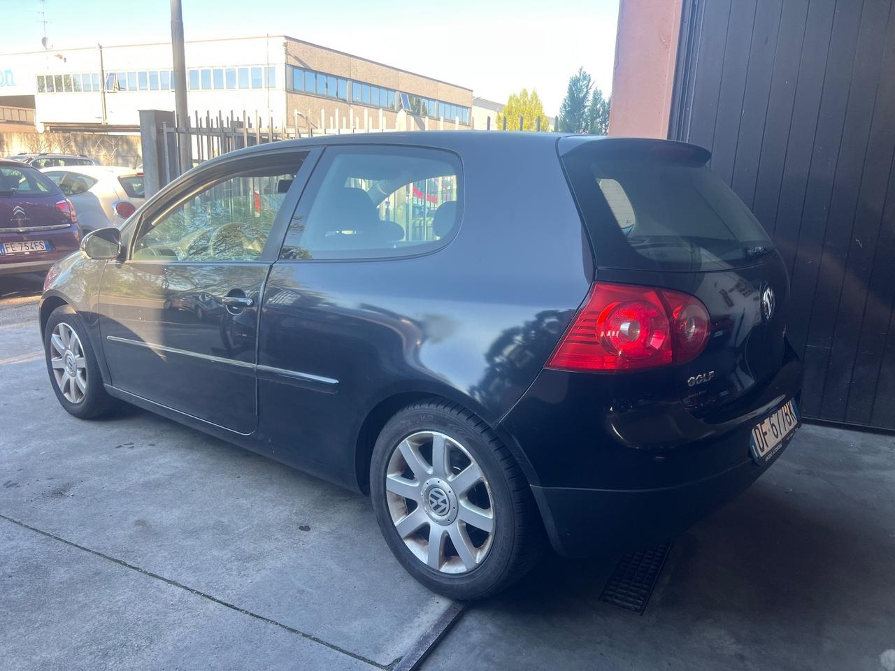 Volkswagen Golf 1.6 16V FSI 3p. Sportline