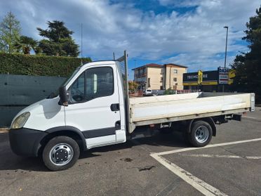 Iveco daily 3.0diesel Cassone fisso Gancio