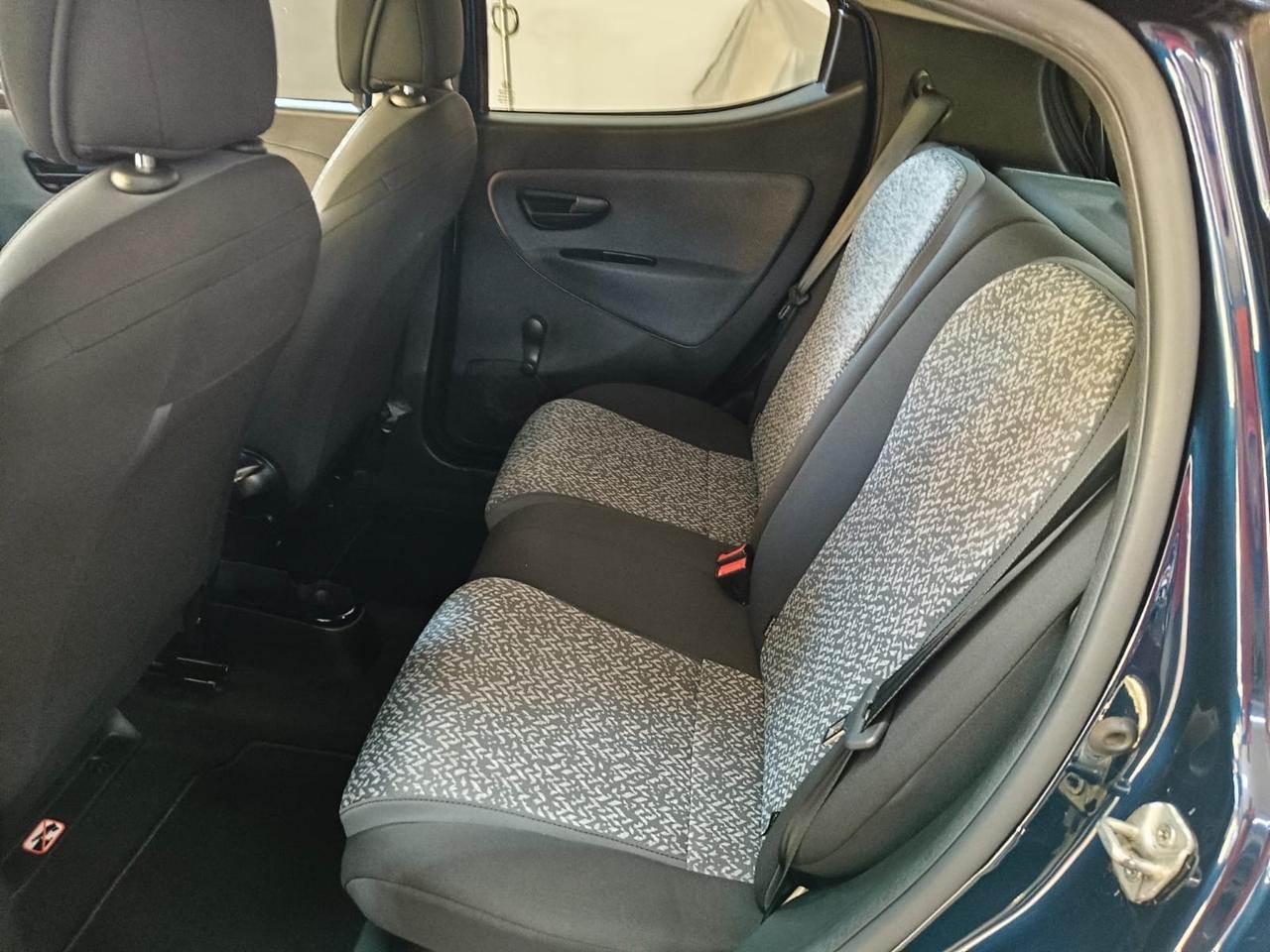 Lancia Ypsilon 1.0 FireFly 5 porte S&S Hybrid Ecochic Silver