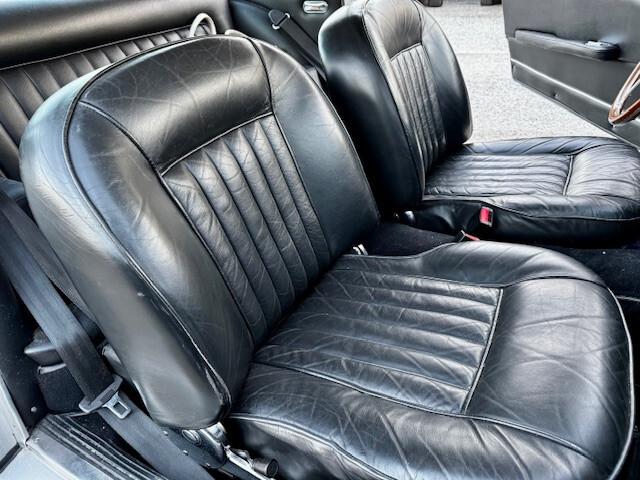 Aston Martin DB4 3.7 SUPERLEGGERA