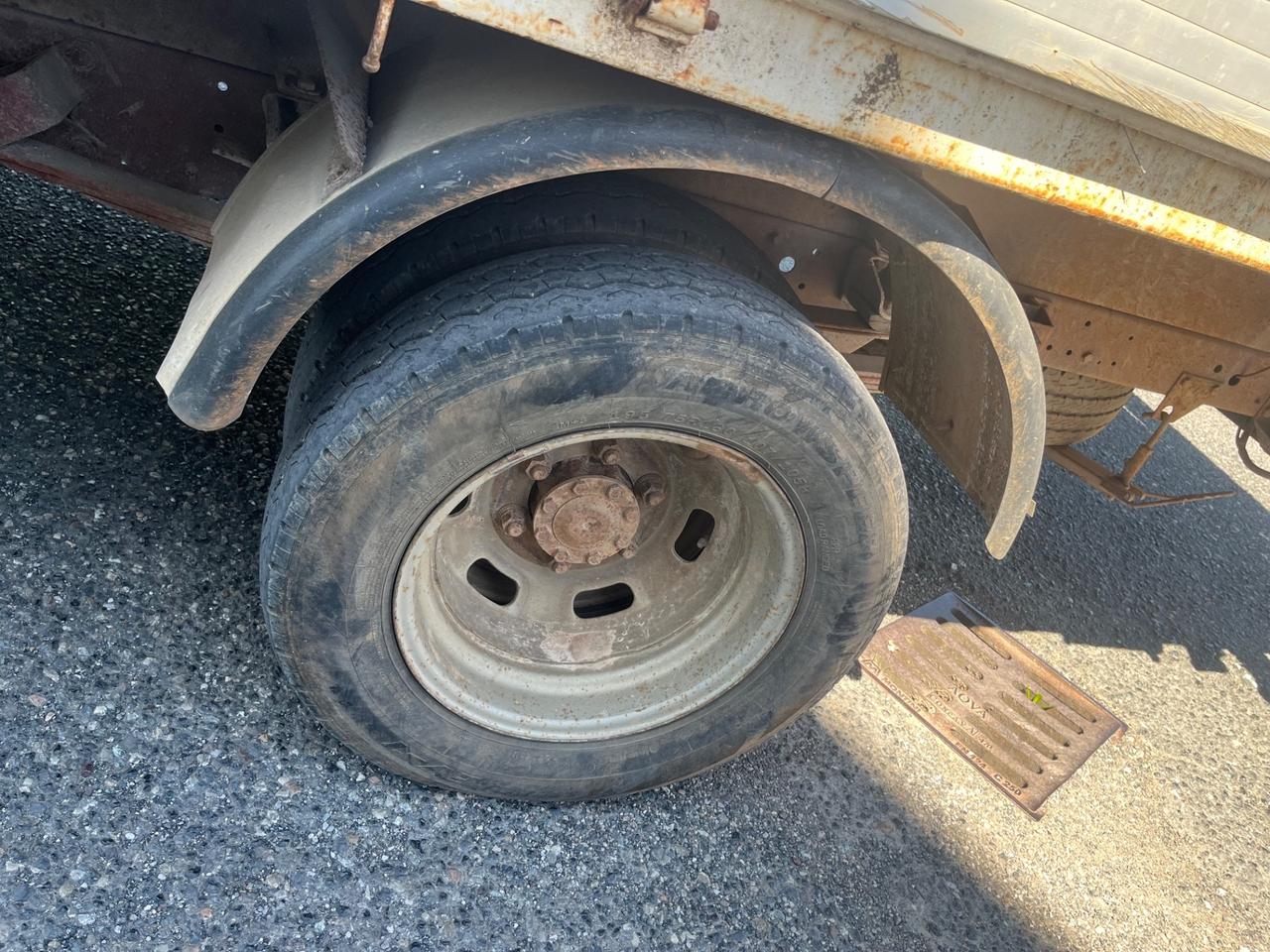 Iveco Daily RIBATABILE TRILATERALE 2001 266.000 KM
