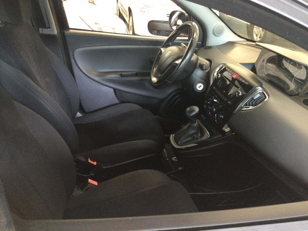 Lancia Ypsilon 0.9 TwinAir 85 CV 5 porte S&S DFN Platinum