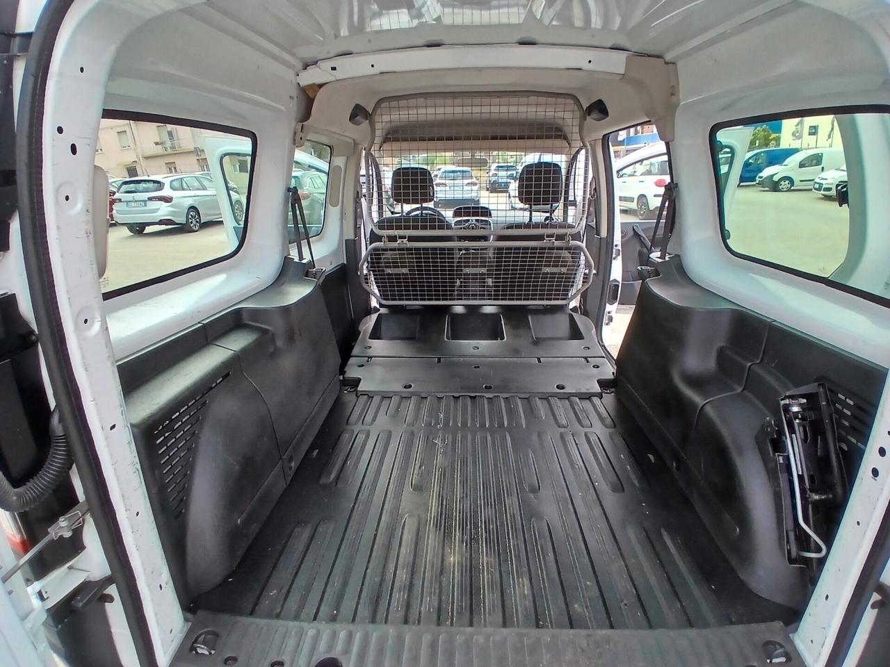 RENAULT KANGOO MAXI AUTOCARRO 5 POSTI