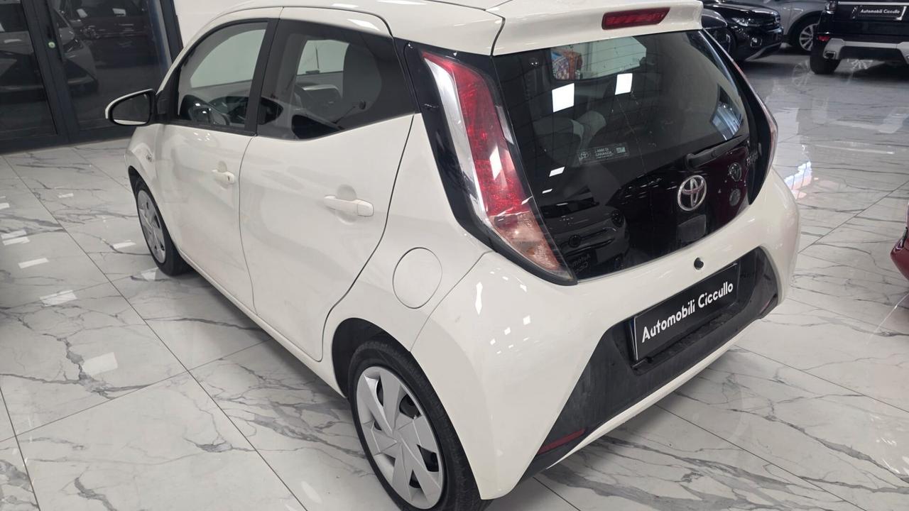 Toyota Aygo 1.0 VVT-i 69 CV 5 porte x-cool