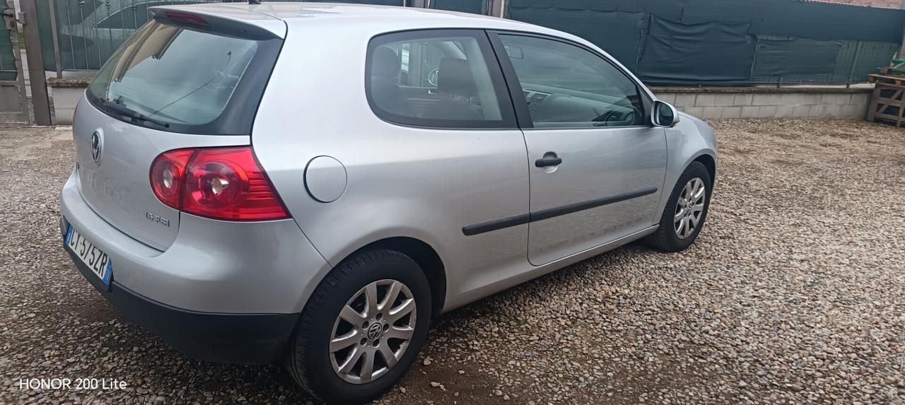 Volkswagen Golf 1.6 16V FSI 3p. Sportline