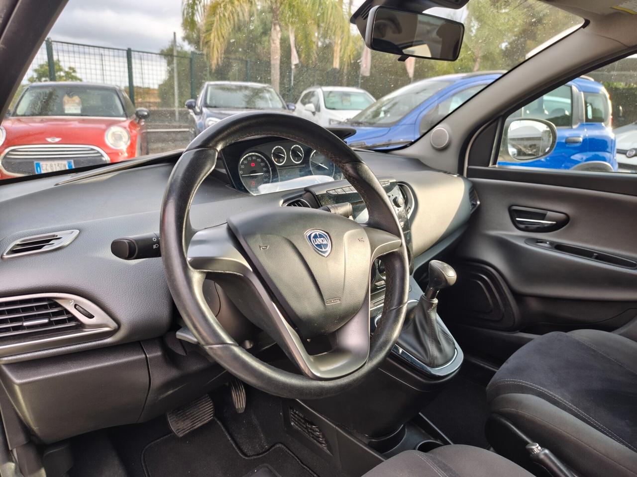 Lancia Ypsilon 0.9 TwinAir 85 CV 5 porte S&S DFN Gold