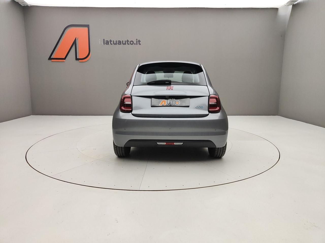 FIAT 500e 500E 118CV 320KM RED