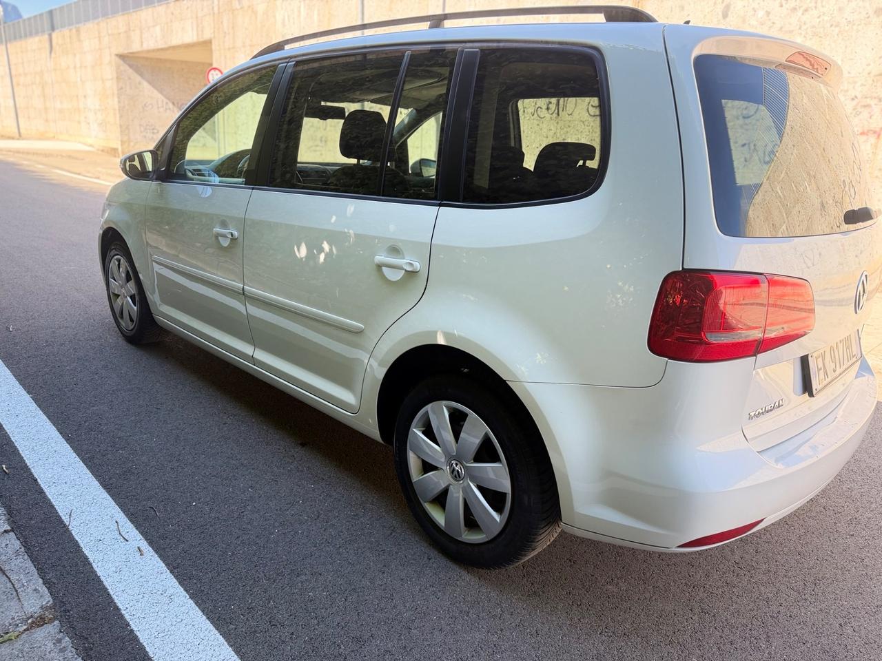 Volkswagen Touran 1.6 TDI 105cv 7 POSTI