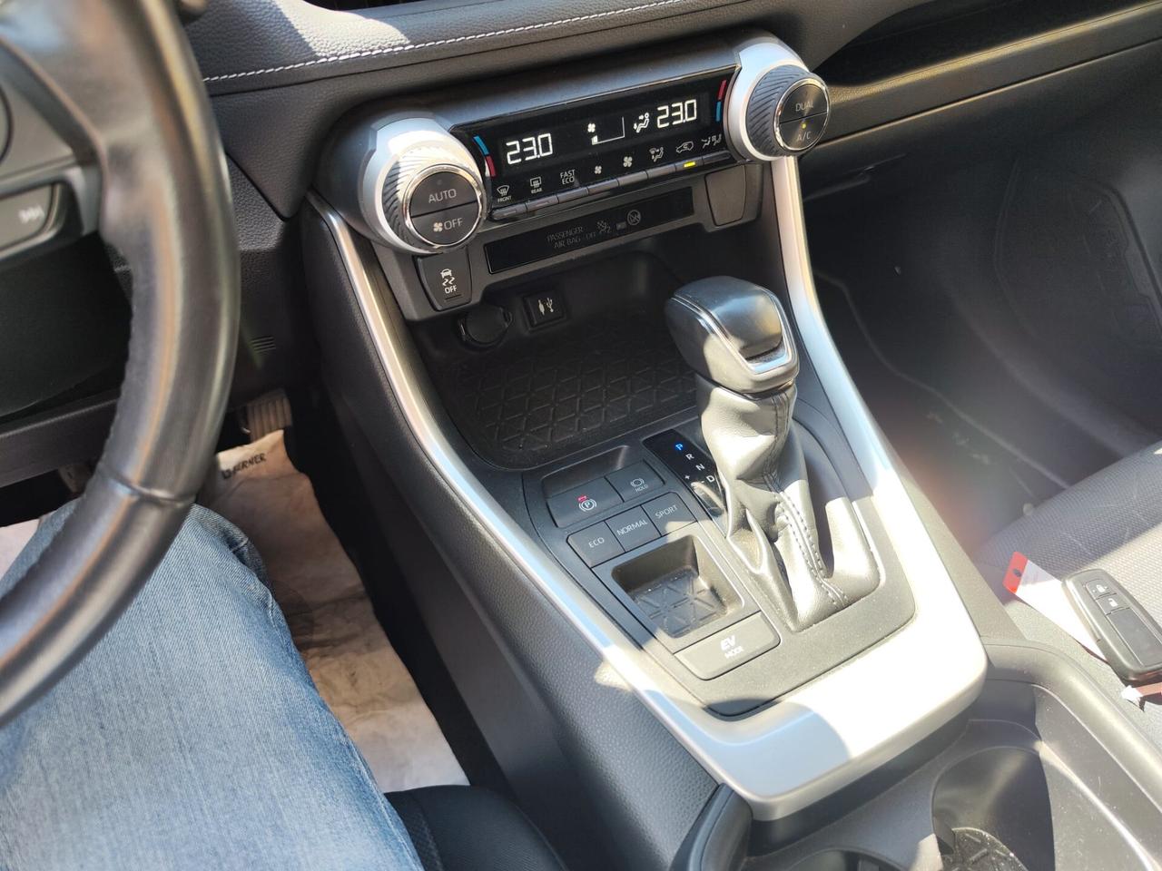 Toyota RAV4 2.5 HV (218CV) E-CVT AWD Business