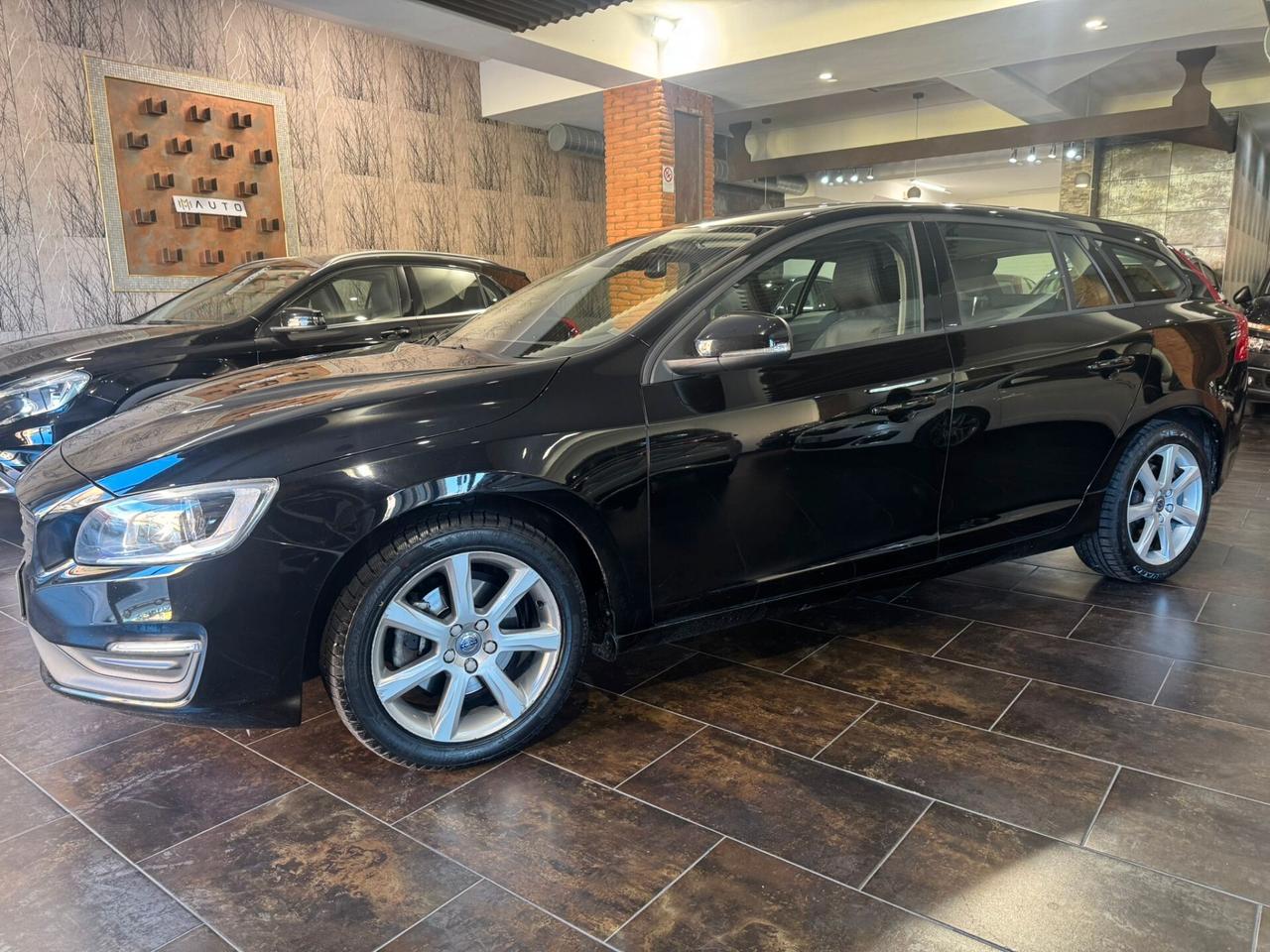 Volvo V60 D2 Dynamic Edition N1