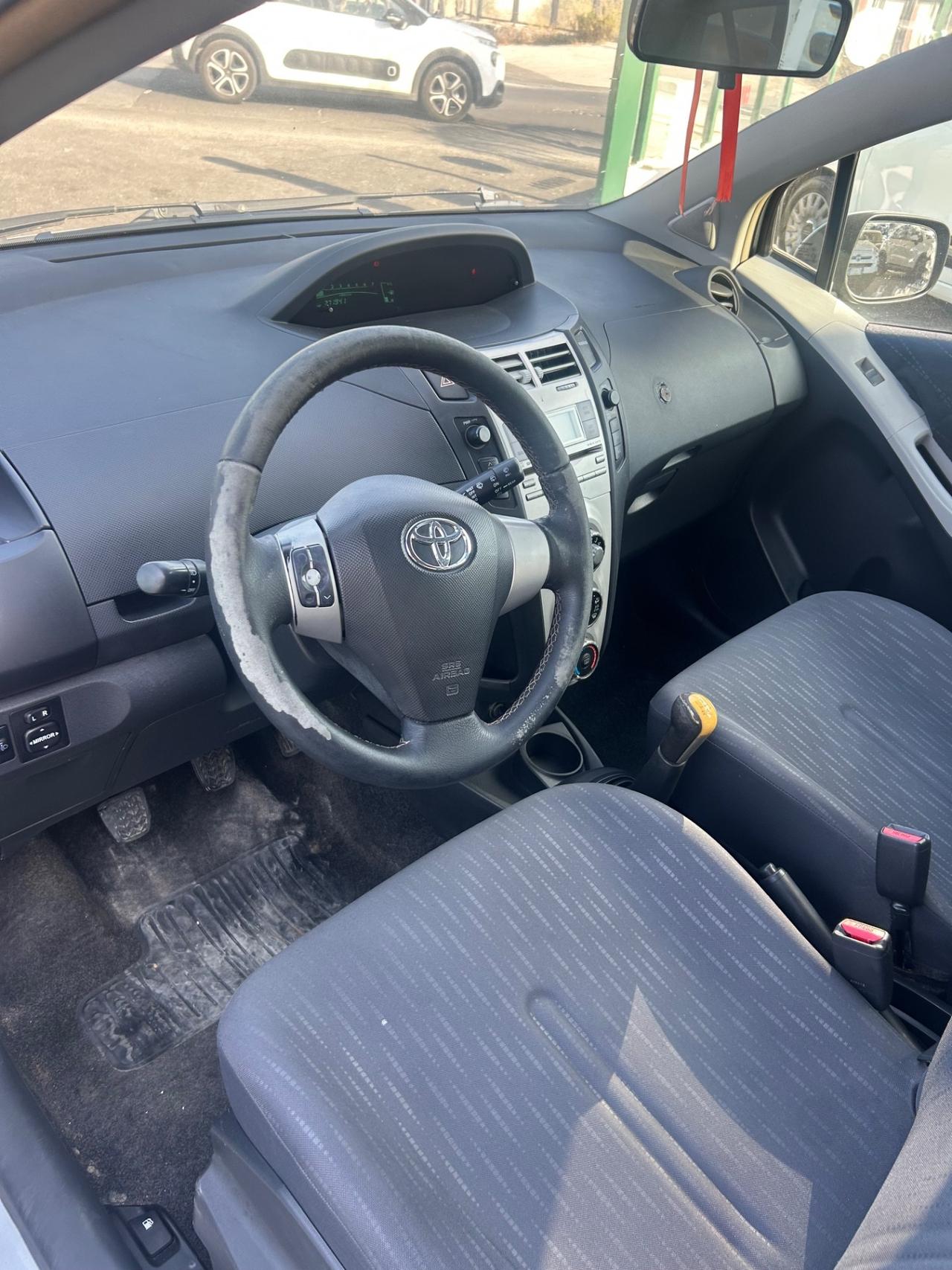 Toyota Yaris 1.3 5 porte Luna