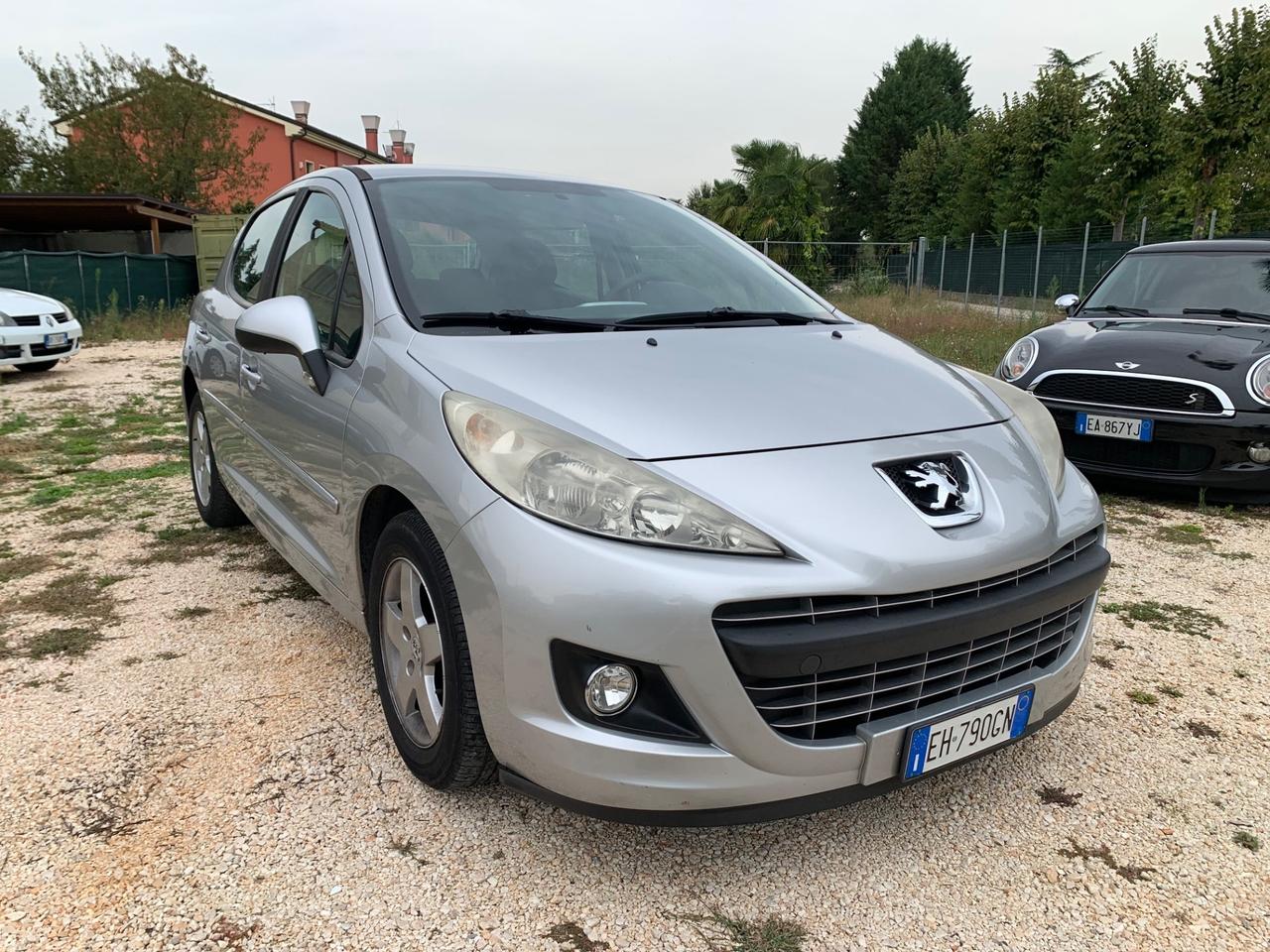 Peugeot 207 1.4 8V 75CV 5p. Sweet Years