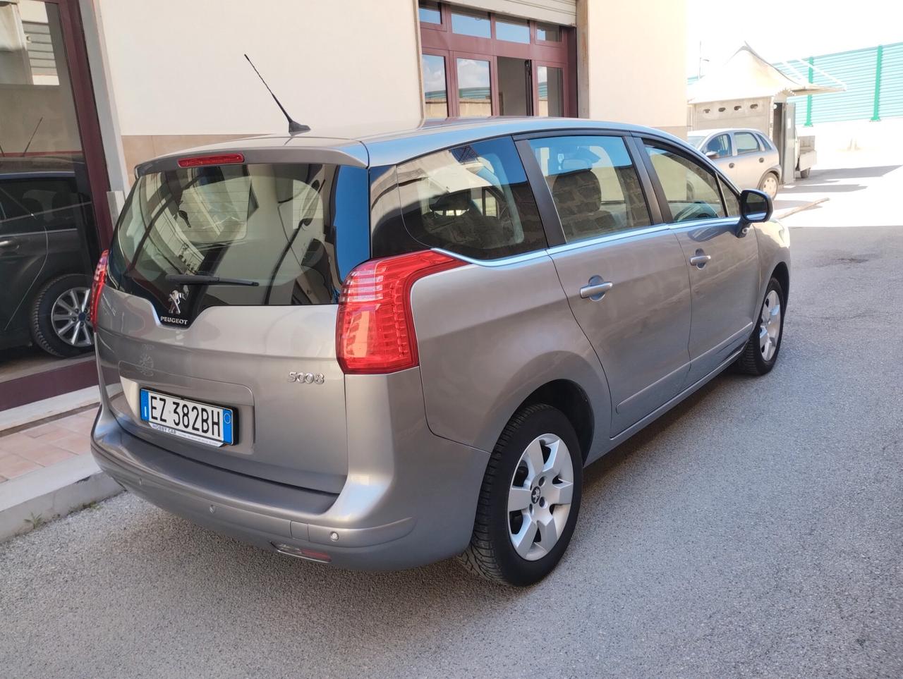 Peugeot 5008 BlueHDi 115cv SeS Business 7 posti