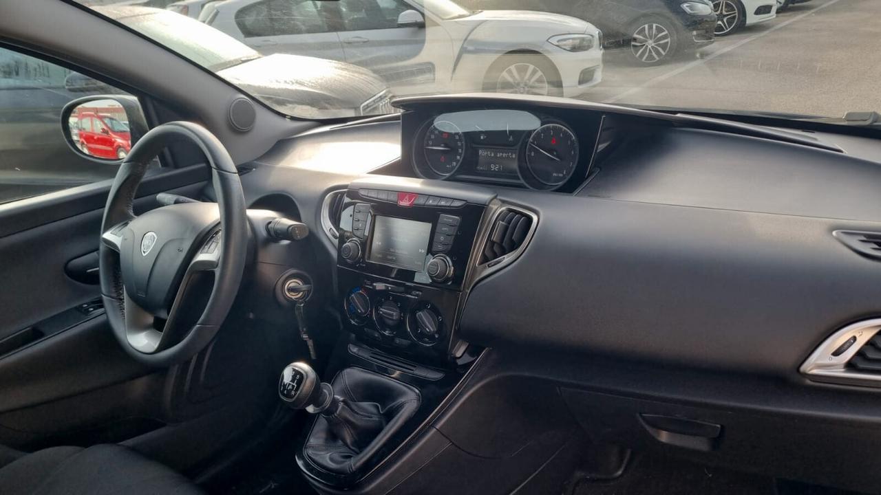 Lancia Ypsilon 1.2 69 CV 5 porte GPL Ecochic Monogram