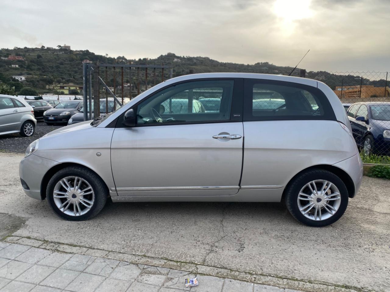 Lancia Ypsilon 1.2 69 CV Unyca