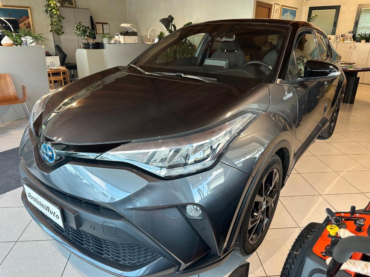 Toyota C-HR 2.0h Trend e-cvt KM 34000