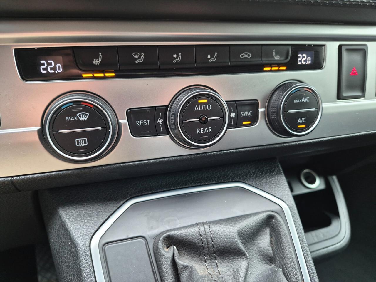 Volkswagen T6.1 Multivan 2.0 TDI COMFORTLINE DSG 150CV 5 PORTE PASSO CORTO PELLE NAVI CARPLAY