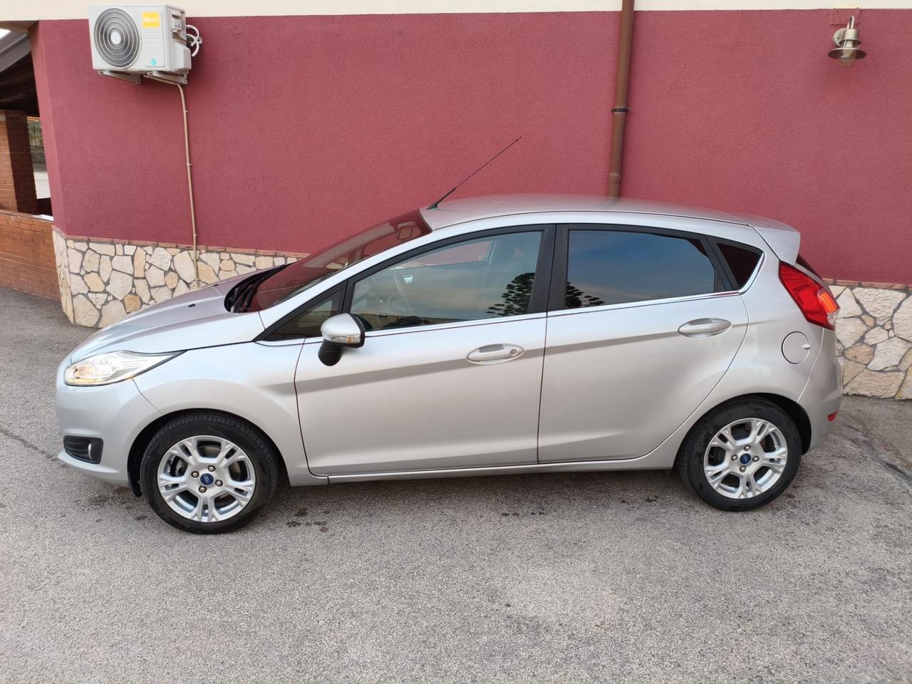Ford Fiesta 1.5 TDCi 75CV 5 porte Titanium
