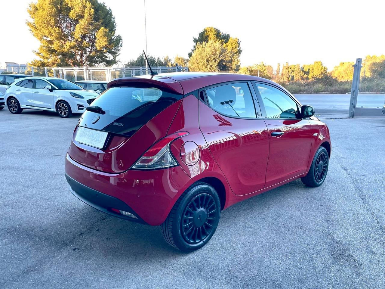 Lancia Ypsilon 1.0 FireFly Hybrid Ecochic Silver