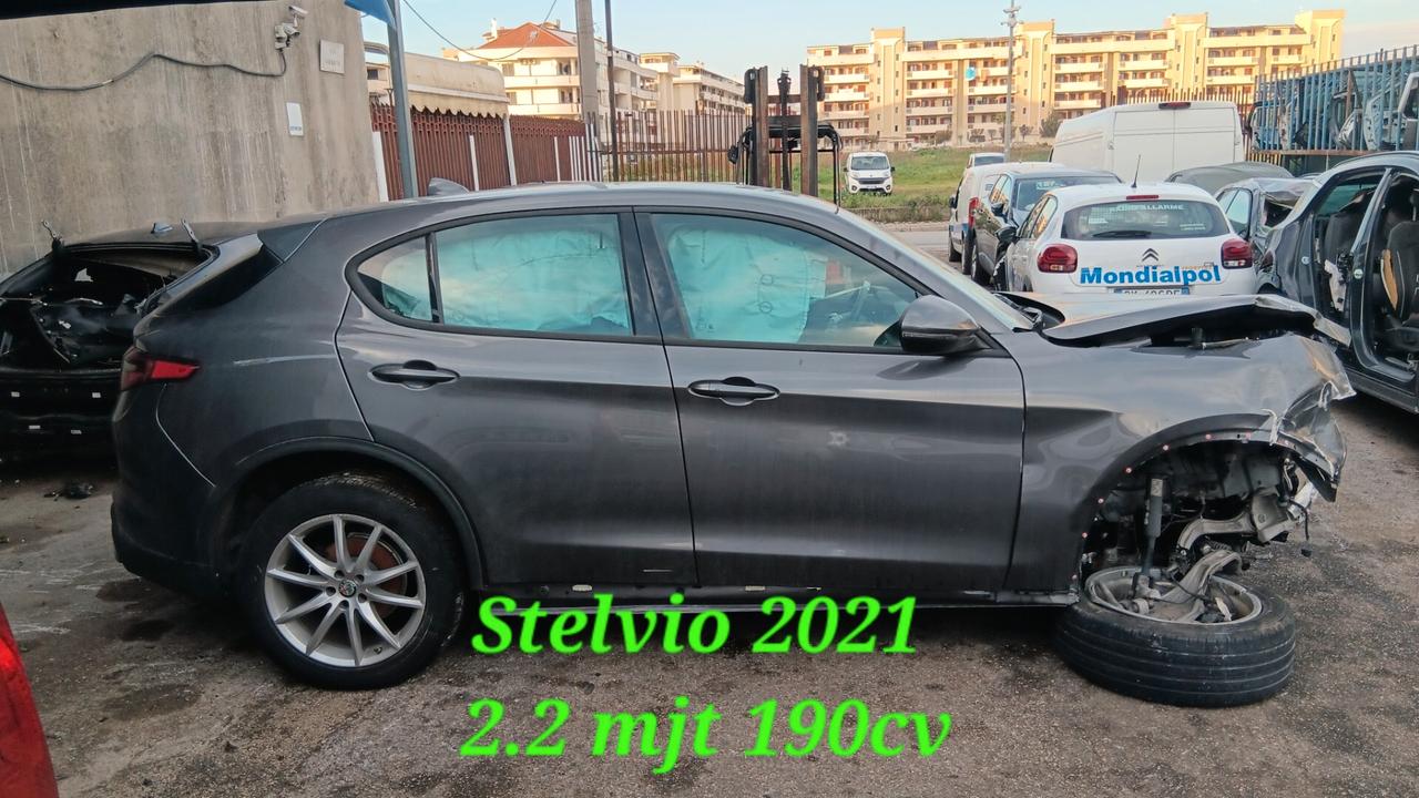 Alfa Romeo Stelvio incidentata sinistrata mondialcars 021