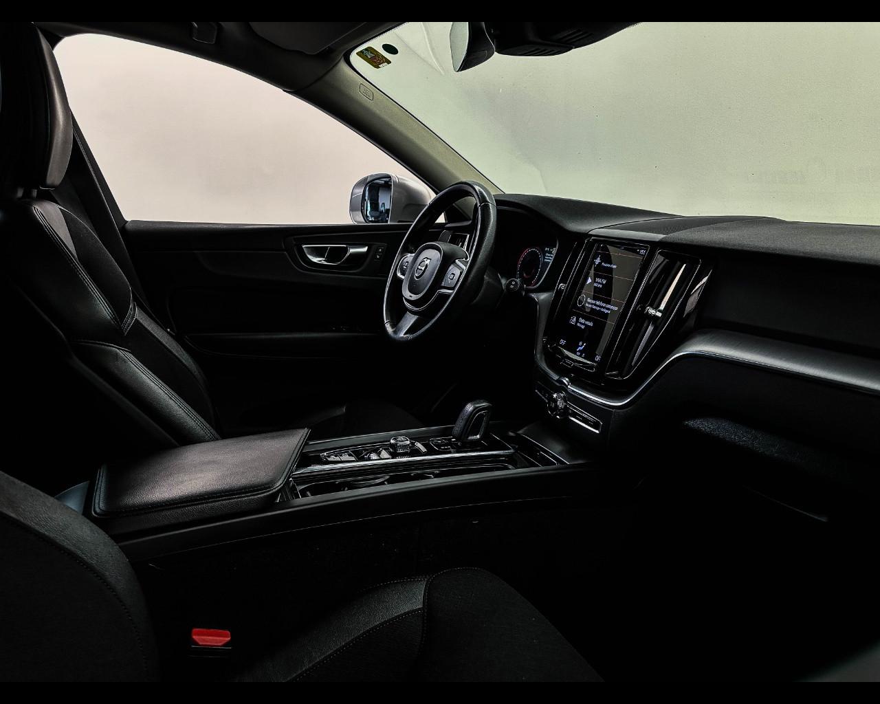 VOLVO XC60 B4 (d) AWD Geartronic Momentum Pro