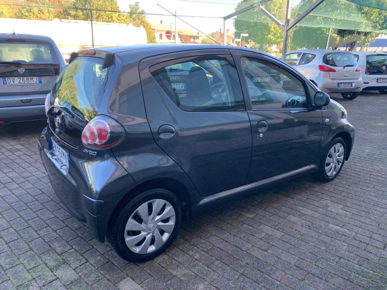 Toyota Aygo 1.0 12V VVT-i 5 porte Lounge Connect