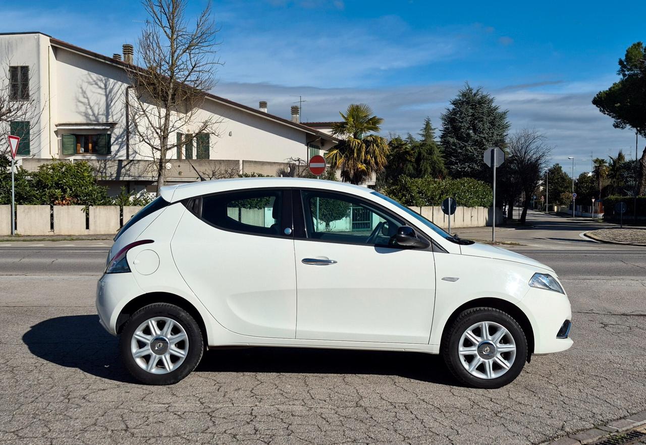 Lancia Ypsilon 0.9 TwinAir 85 CV Metano Ecochic Gold