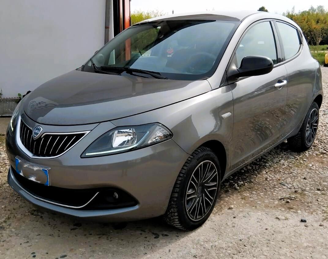 Lancia Ypsilon 1.0 FireFly 5 porte S&S Hybrid Silver