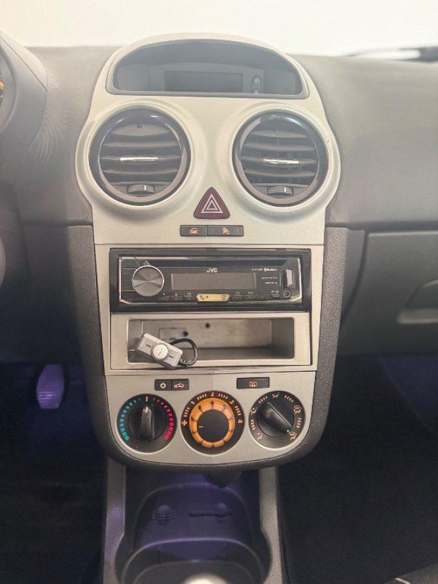 OPEL Corsa 1.2 5 porte Cosmo.