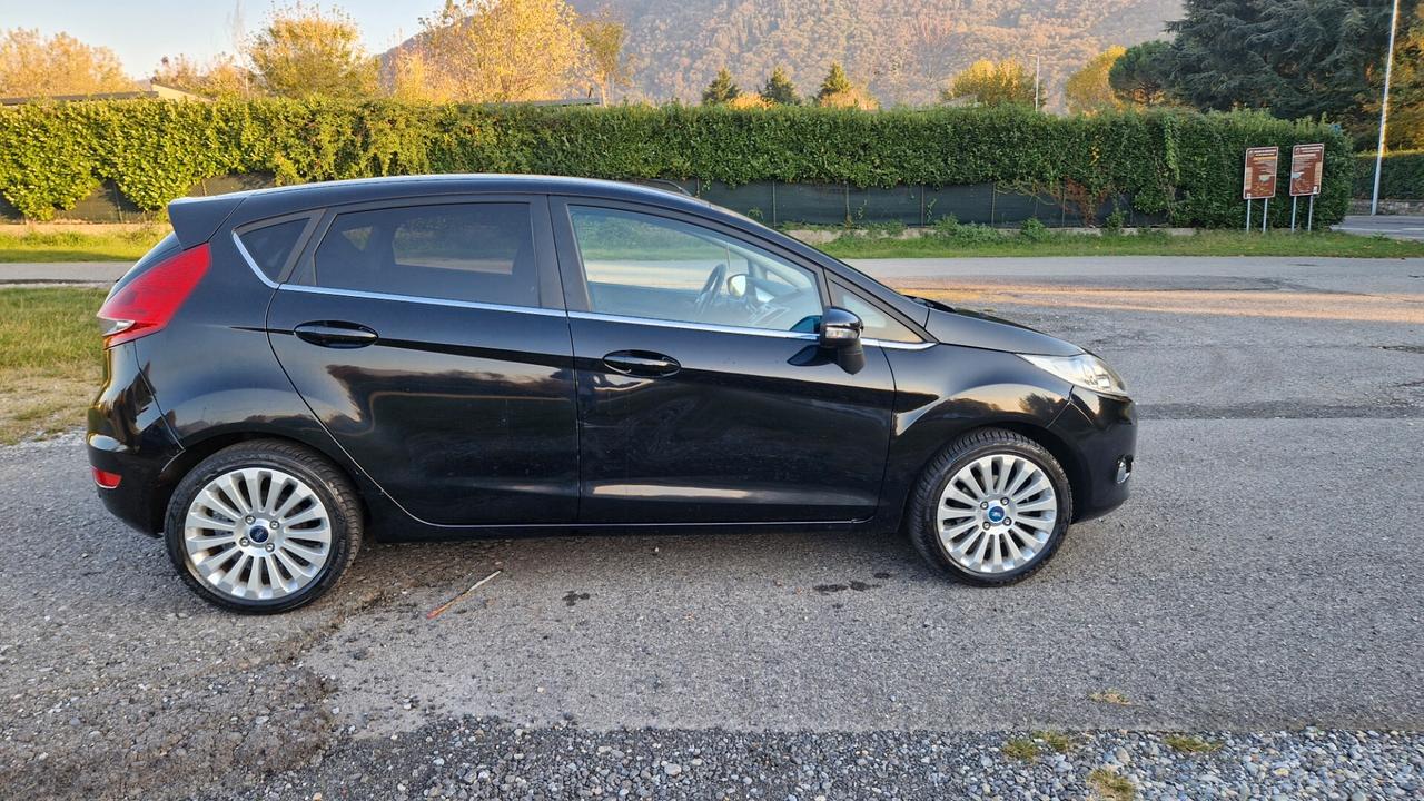 Ford Fiesta 1.4 5 porte Bz.- GPL Titanium Top neopatentati