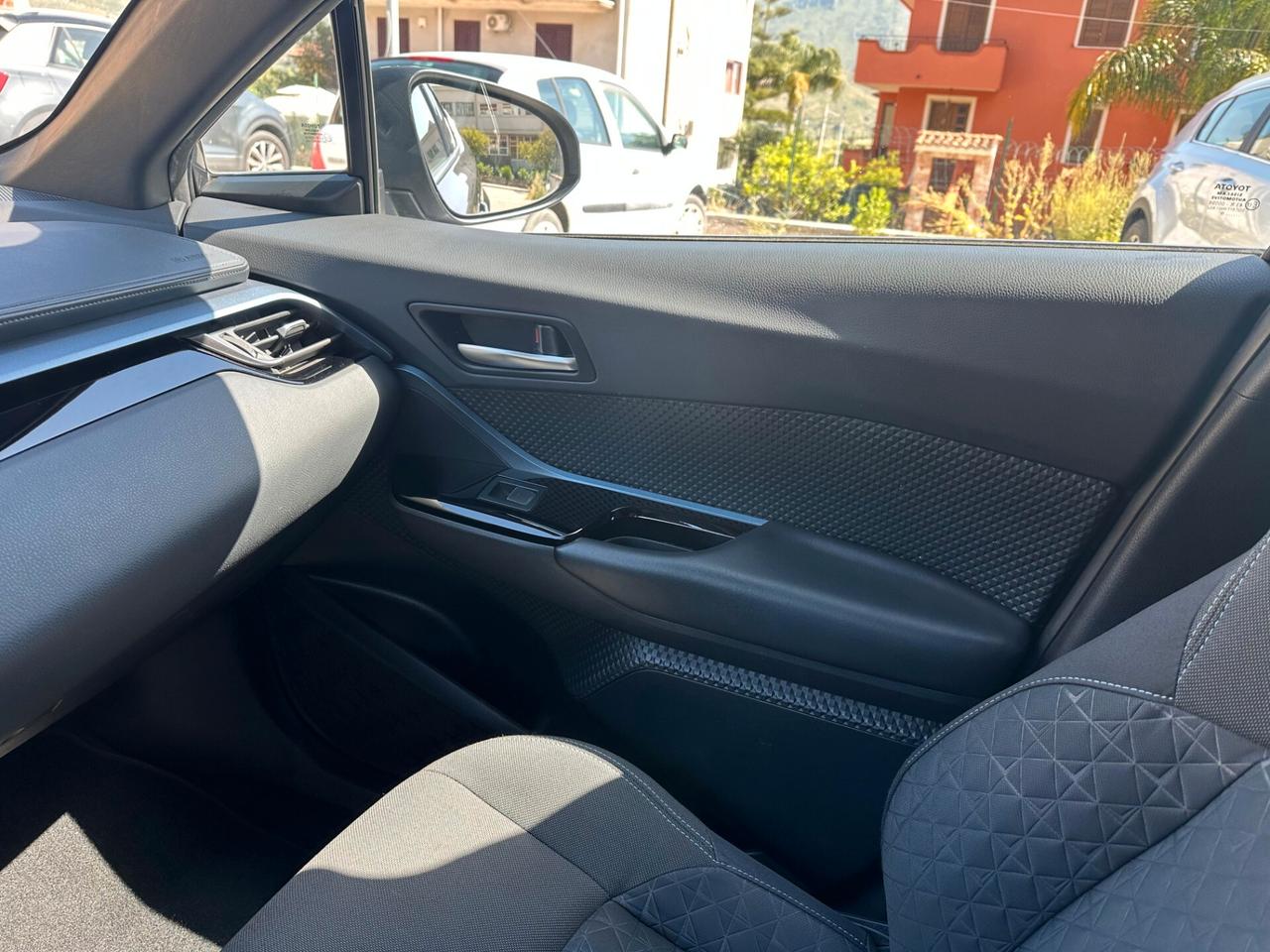 Toyota C-HR 2.0 Hybrid E-CVT Morebusiness