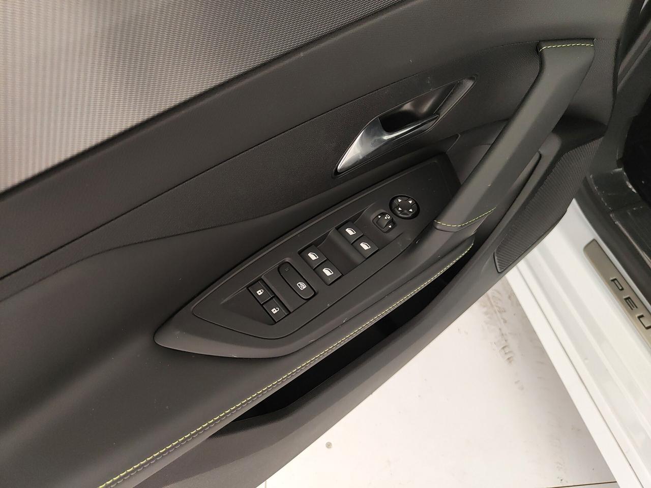 Peugeot 308 Hybrid 145 e-DCS6 GT