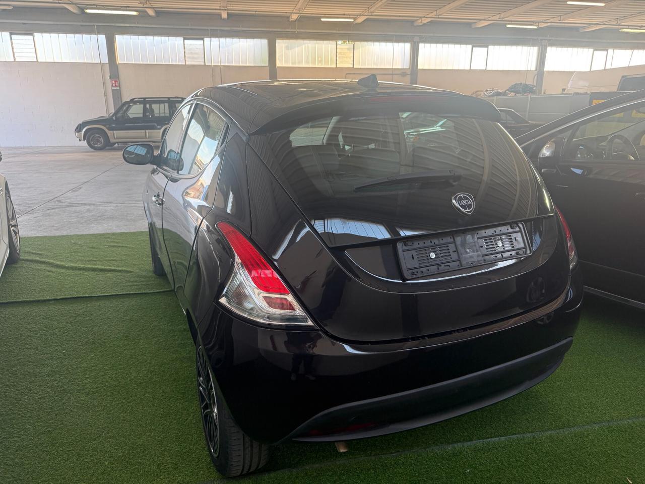 Lancia Ypsilon 1.0 FireFly 5 porte S&S Hybrid Oro