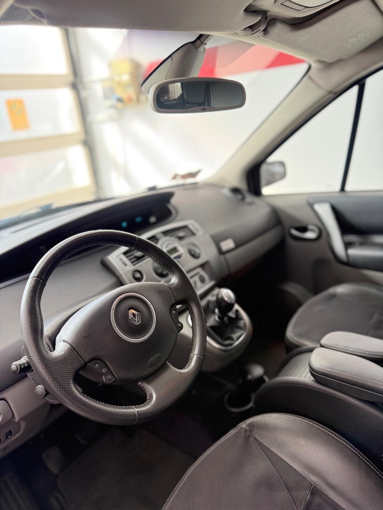 Renault Scenic Grand Scénic 1.9 dCi/130CV PlayStation Portable