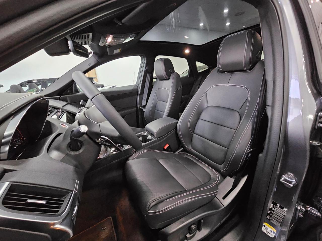 Jaguar E-Pace R-Dynamic SE Navi Camera Tetto C.20" LED BlackPack